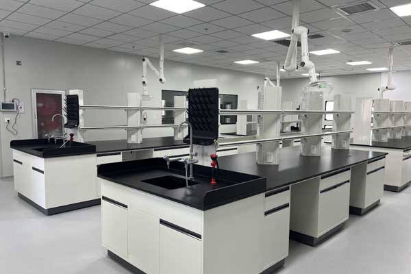 實驗室臺面理化板什么材質(zhì)的