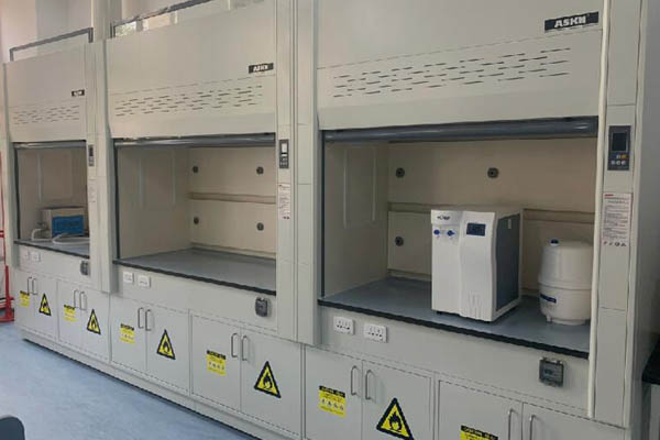 實(shí)驗(yàn)臺(tái)通風(fēng)柜哪個(gè)廠家好？選擇優(yōu)質(zhì)品牌的秘訣